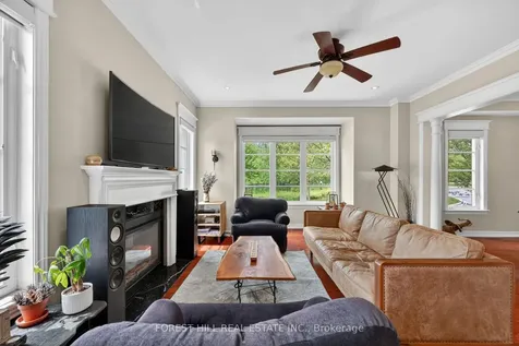 320 William Dunn Crescent Newmarket ON L3X 3L2