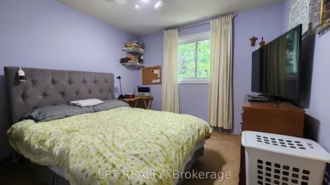 376 Wakefield Place Newmarket ON L3Y 6N6