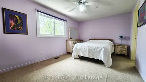 376 Wakefield Place Newmarket ON L3Y 6N6