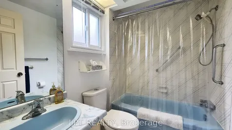 376 Wakefield Place Newmarket ON L3Y 6N6