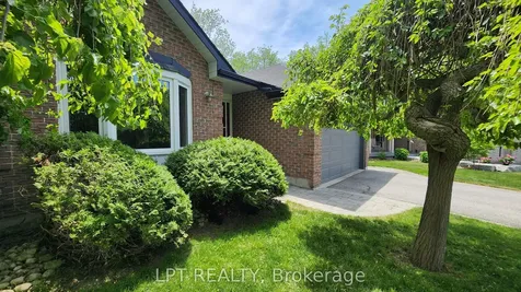 376 Wakefield Place Newmarket ON L3Y 6N6