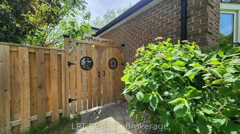 376 Wakefield Place Newmarket ON L3Y 6N6