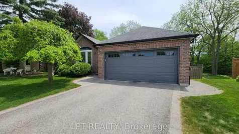 376 Wakefield Place Newmarket ON L3Y 6N6