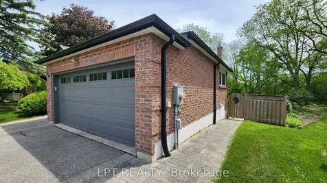 376 Wakefield Place Newmarket ON L3Y 6N6