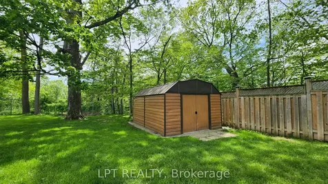 376 Wakefield Place Newmarket ON L3Y 6N6