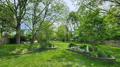 376 Wakefield Place Newmarket ON L3Y 6N6