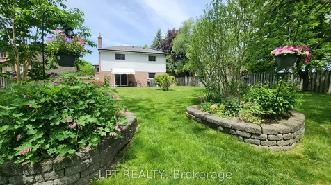 376 Wakefield Place Newmarket ON L3Y 6N6