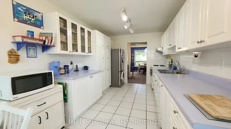 376 Wakefield Place Newmarket ON L3Y 6N6