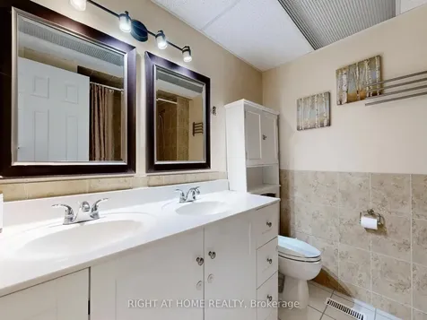 50 Rathfon Crescent Richmond Hill ON L4C 5B7