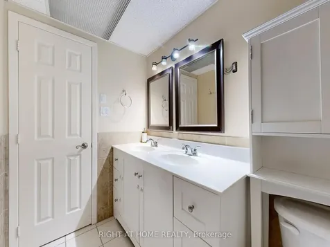 50 Rathfon Crescent Richmond Hill ON L4C 5B7