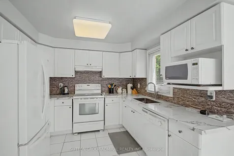 9 Hammerstone Crescent Vaughan ON L4J 8B5