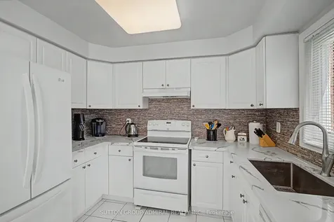 9 Hammerstone Crescent Vaughan ON L4J 8B5