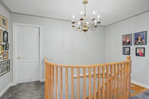 9 Hammerstone Crescent Vaughan ON L4J 8B5