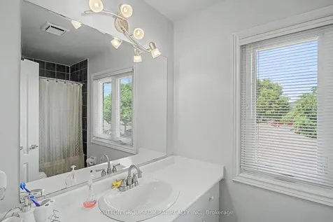 9 Hammerstone Crescent Vaughan ON L4J 8B5