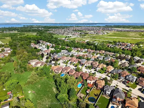 1292 Vincent Crescent Innisfil ON L9S 1Z8