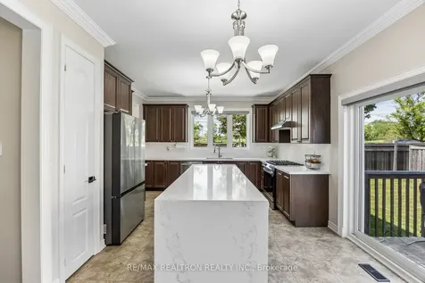18 Hayfield Crescent Richmond Hill ON L4E 0A4