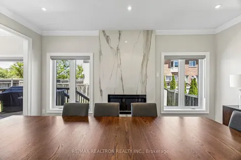 18 Hayfield Crescent Richmond Hill ON L4E 0A4