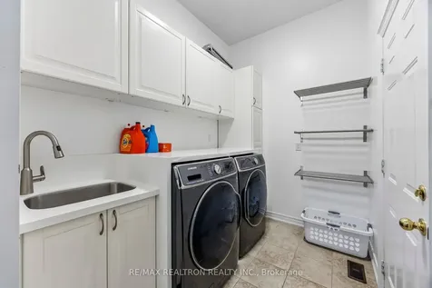 18 Hayfield Crescent Richmond Hill ON L4E 0A4