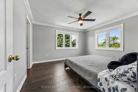 18 Hayfield Crescent Richmond Hill ON L4E 0A4