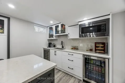 18 Hayfield Crescent Richmond Hill ON L4E 0A4