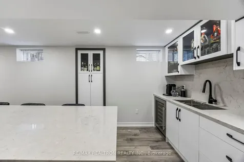 18 Hayfield Crescent Richmond Hill ON L4E 0A4
