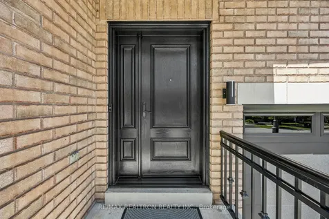 18 Hayfield Crescent Richmond Hill ON L4E 0A4