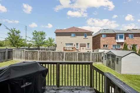 18 Hayfield Crescent Richmond Hill ON L4E 0A4