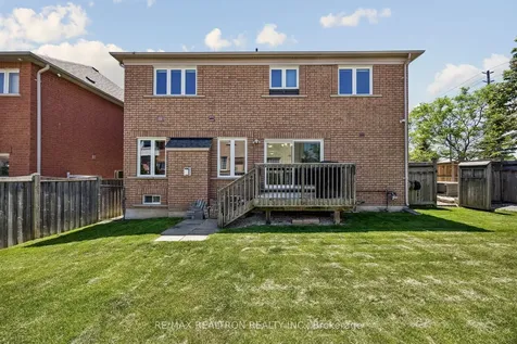 18 Hayfield Crescent Richmond Hill ON L4E 0A4