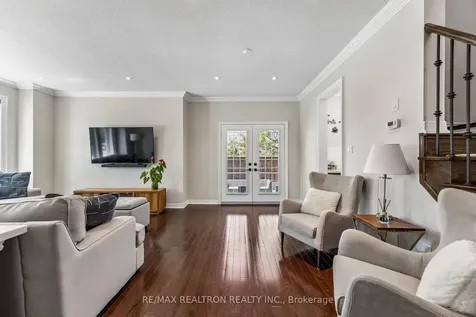 18 Hayfield Crescent Richmond Hill ON L4E 0A4