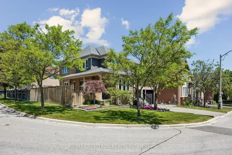 18 Hayfield Crescent Richmond Hill ON L4E 0A4