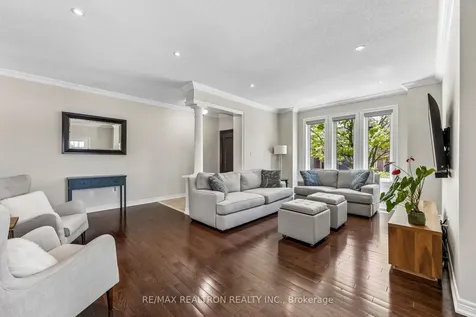 18 Hayfield Crescent Richmond Hill ON L4E 0A4