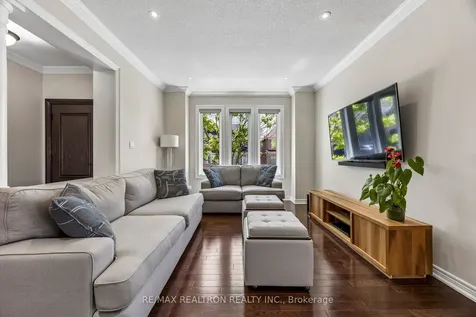 18 Hayfield Crescent Richmond Hill ON L4E 0A4