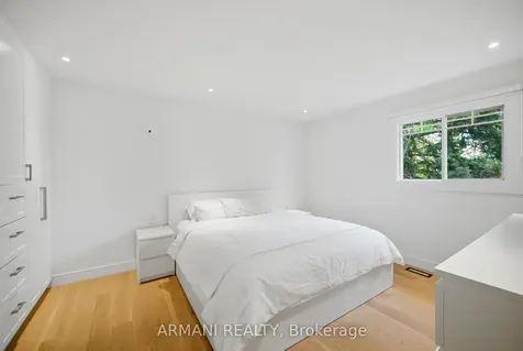 20 Northgate Drive Bradford West Gwillimbury ON L3Z 2H5