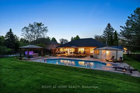 33 Wellington Heights Court Aurora ON L4G 5C9