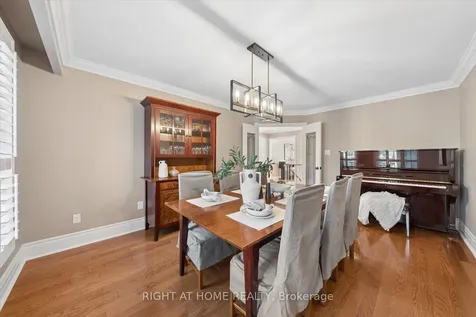 33 Wellington Heights Court Aurora ON L4G 5C9