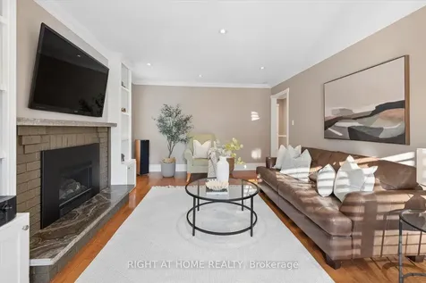 33 Wellington Heights Court Aurora ON L4G 5C9