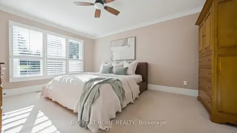 33 Wellington Heights Court Aurora ON L4G 5C9