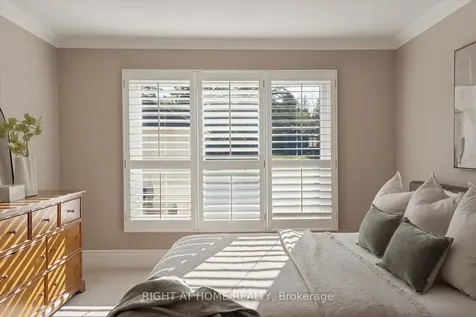 33 Wellington Heights Court Aurora ON L4G 5C9