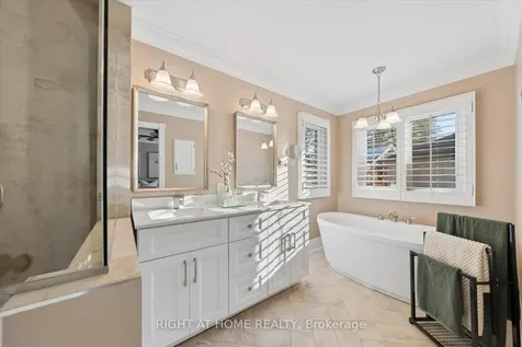 33 Wellington Heights Court Aurora ON L4G 5C9