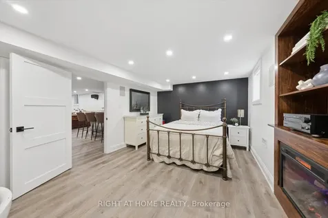 33 Wellington Heights Court Aurora ON L4G 5C9