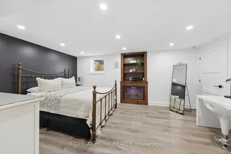 33 Wellington Heights Court Aurora ON L4G 5C9