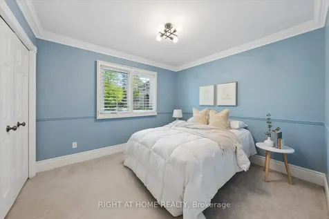 33 Wellington Heights Court Aurora ON L4G 5C9