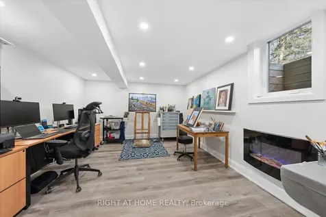 33 Wellington Heights Court Aurora ON L4G 5C9