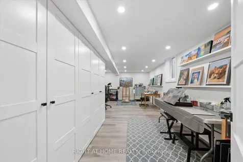 33 Wellington Heights Court Aurora ON L4G 5C9