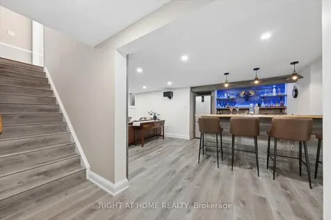 33 Wellington Heights Court Aurora ON L4G 5C9
