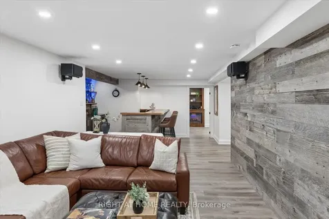 33 Wellington Heights Court Aurora ON L4G 5C9