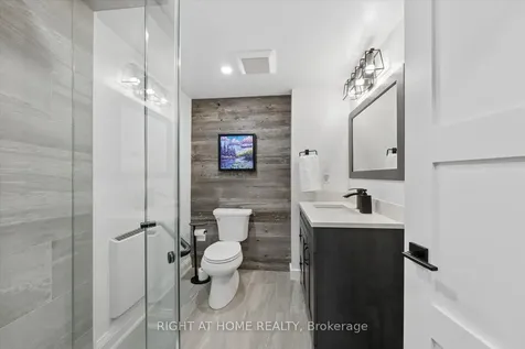 33 Wellington Heights Court Aurora ON L4G 5C9
