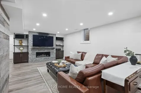 33 Wellington Heights Court Aurora ON L4G 5C9