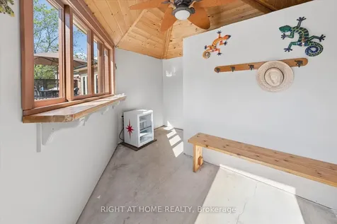 33 Wellington Heights Court Aurora ON L4G 5C9