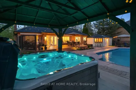 33 Wellington Heights Court Aurora ON L4G 5C9